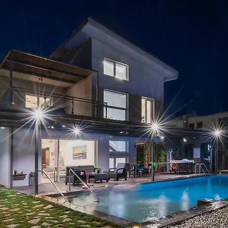 וילה Enervillas Vip With Pool Bbq